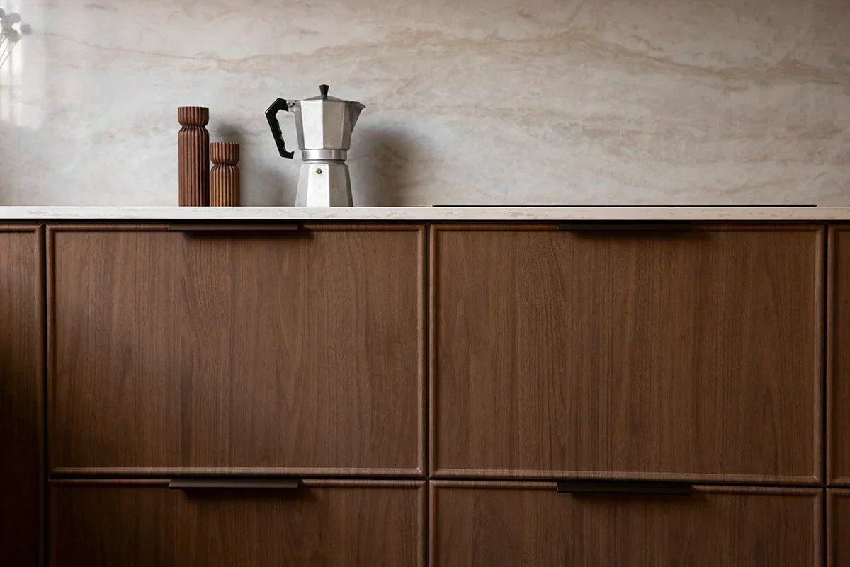 Turning the Page on a Small ’80s Kitchen